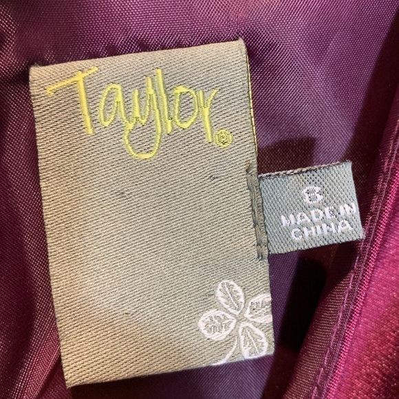 TAYLOR  Fit & Flare Style Dress Size 8 - Picture 3 of 6